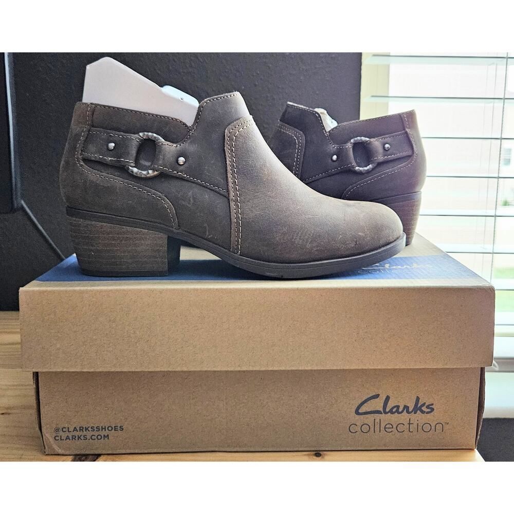Clarks Black Leather Buckle Ankle Boots Comfort Booties Size 5